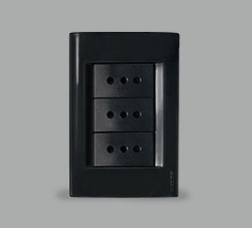 Enchufe Embutido Triple Negro Kalop